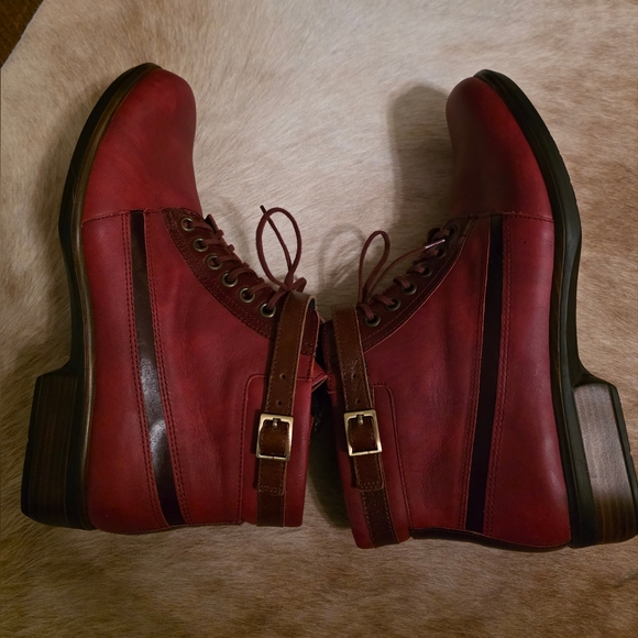 NAOT Footwear Women's Kona Boot In Red, Size 8 US Or 39 EUR - Picture 10 of 16